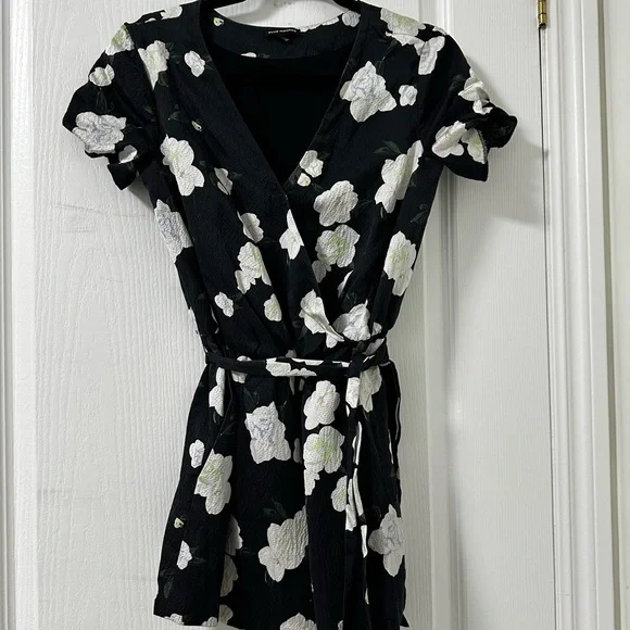 Club Monaco Black Silk Zemphira Romper Size 00 - Picture 4 of 7